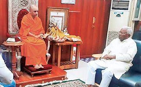 GS Basavaraju meeting Adichunchanagiri mutt seer on Thursday | Express