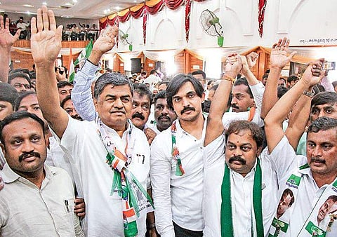 Congress candidate from Bangalore South B K Hariprasad (second from left) at a Congress-JD(S) workers’ meet in Bengaluru on Thursday
