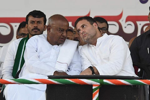 Former PM H D Deve Gowda with Congress chief Rahul Gandhi at a rally in Karnataka on 31 March 2019. (Photo | Pushkar V, EPS)