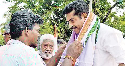 A party worker garlanding Adoor Prakash, UDF candidate in the Attingal LS seat, during campaigning at Varkala | Vincent Pulickal