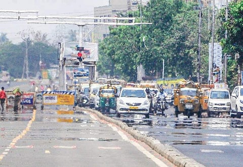 The severe heatwave conditions cause a mirage on BRTS Road in Vijayawada on Thursday | Prasant Madugula