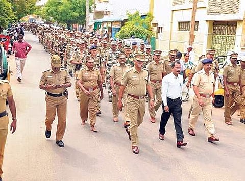 Paramilitary forces headed by SP Rajasekaran and Collector T Anbalagan staging a flag march in Aravakurichi and Pallapatti | Express