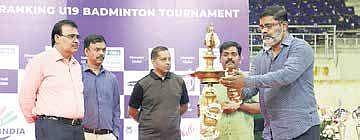 TNBA secretary VE Arunachalam (R) with Dheeraj Kumar (L), principal secretary of the Youth Welfare and Sports Development Department, in Chennai on Tuesday