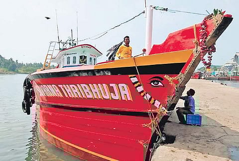 Suvarna Tribhuja went for fishing from Malpe harbour on December 13, 2018