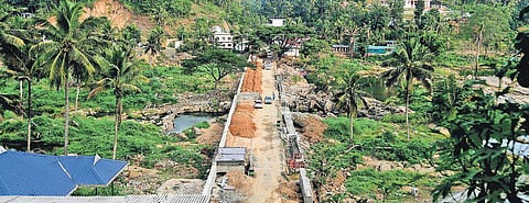 Bund roads being constructed across the Periyar | Albin Mathew