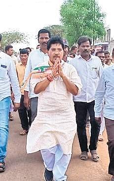 Congress candidate Subhash Rathod seeking votes in Chincholi constituency