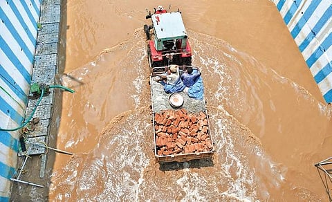 Motorists struggle to cross the flooded Kodigehalli underpass | pushkar v