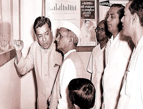 Kurein Verghese interacting with Lal Bahadur Shastri in 1964. (Photo | Website/drkurien.com)
