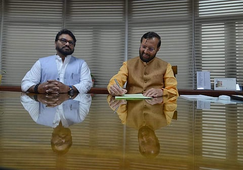 Minister of Environment , Forest & Climate Change Prakash Javadekar and MOS Babul Supriyo takes charge of the ministry in New Delhi on Saturday. | (Naveen Kumar | EPS)