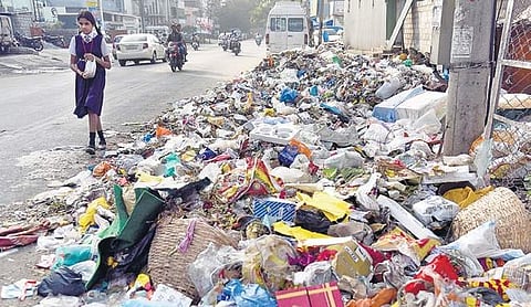 Garbage lying on the road in Banashankari 2nd Stage | Nagaraja Gadekal