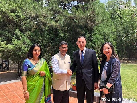 Sun Weidong with Sunil Mistri. (Photo | Twitter/ @VikramMisri)