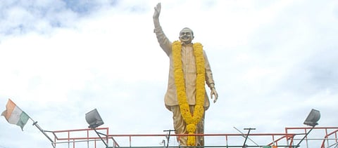 A statue of former Chief Minister late YS Rajasekhar Reddy (Photo | EPS)