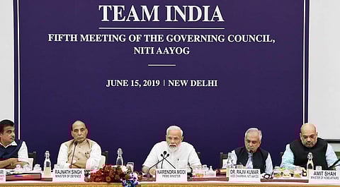 Union ministers Nitin Gadkari, Rajnath SIngh, PM Modi, Niti Aayog V-C Rajiv Kumar and Union minister Amit Shah at the Niti meet. (Photo: @narendramodi.in, Twitter)