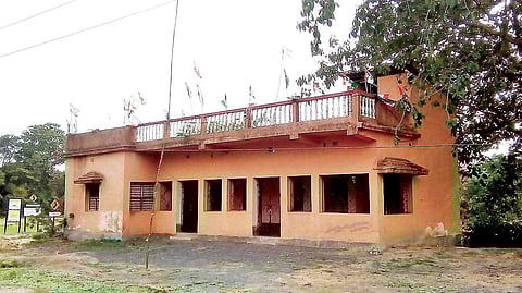 A day after 2011 Assembly election result was declared, CPI(M) party office was forcibly taken over by Trinamool at Mahishda village in Ghatal LS constituency