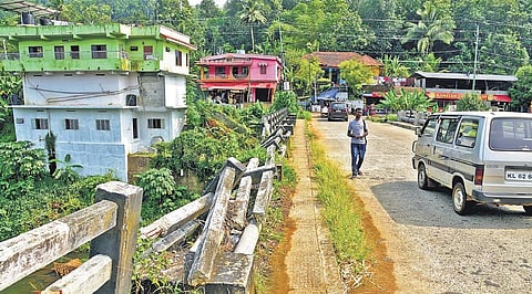 The damaged hand rail of Pothummudu bridge at Perunad |Albin Mathew