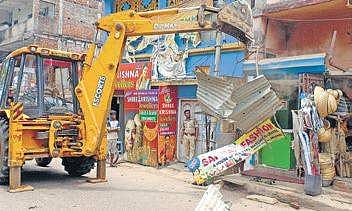 The first phase of the eviction drive was carried out by the civic body from Biju Patnaik Golei to District Headquarters Chowk.