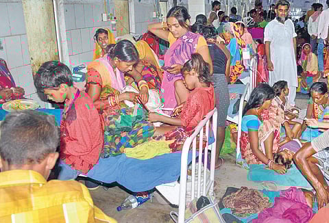 Children showing symptoms of AES being treated at SKMCH hospital in Muzaffarpur (File photo | PTI)