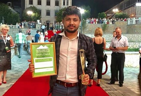 Director Zakariya Mohammed with the award (Photo | Facebook/ Zakariya Mohammed)