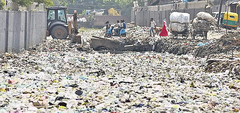 Drainage fillied with garbage at Taimoor Nagar in New Delhi on Tuesday | Parveen Negi