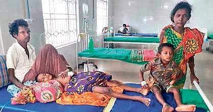 Sita’s son Debendra and daughter Dharitri undergoing treatment in District Headquarters Hospital on Sunday. ( Photo | EPS)