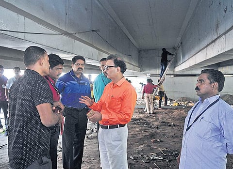 Vigilance IG H Venkatesh and other officials inspecting Palarivattom flyover in Kochi on Tuesday | A Sanesh