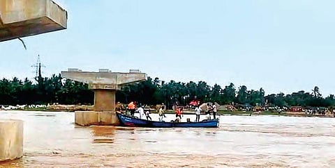 SDRF teams carry out rescue operations in Godavari river in East Godavari district. Image is used for representational purposes. (Photo | EPS)