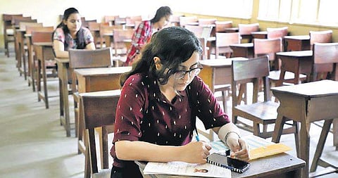 Students have been lining up in numbers outside colleges, as the race for admission to some of the most sought after campuses continues. ( Photo | EPS, Fatima Rezavi)