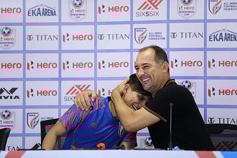 Narender Gahlot and India coach Igor Stimac | Twitter@IndianFootball