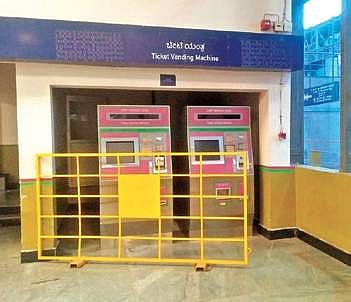 Vending machines in disrepair at Kempe Gowda Metro Station (Photo | EPS)