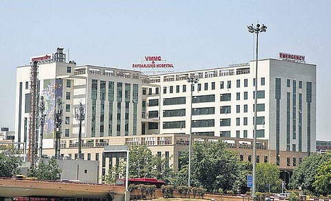 Safdarjung Hospital is one of the biggest govt-run hospitals in Delhi.