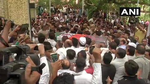 Mortal remains of former Delhi Chief Minister Sheila Dikshit being taken from her residence in Nizamuddin to Congress Headquarters. (Photo | ANi, Twitter)