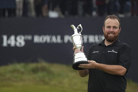 Shane Lowry withstood howling wind and rain | AP