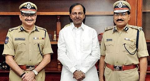 CM KCR with newly-appointed DGP Mahendar Reddy (right) and outgoing DGP Anurag sharma (left). (Photo | EPS)