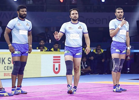 Manjeet Chhillar's (C) error cost Thalaivas the game | Twitter@ProKabaddi