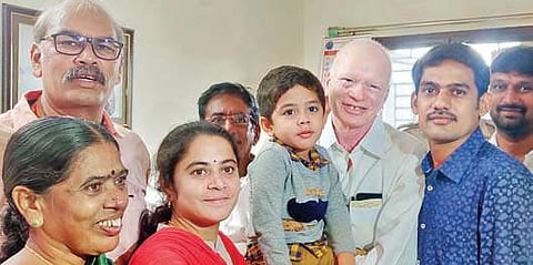 Deputy CM Pilli Subhash Chandra Bose interacts with family members of Jashith in Mandapeta of East Godavari district | ( Photo | EPS )