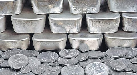 In the international market, spot silver rose by 0.9% to USD 36.30 per ounce.