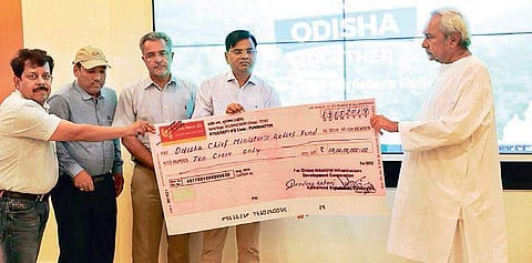 Industries Secretary Sanjeev Chopra and IDCO CMD Sanjay Kumar handing over the cheque to Chief Minister Naveen Patnaik (File Photo |EPS)
