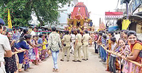 Women pulling the chariot of Devi Subhadra at Chandni Chowk in Cuttack on Thursday I Express