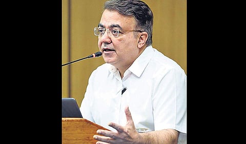 Dr Shamsher Dwivedee talked about tinkering with the brain with the help of technology to cure diseases in a recent lecture at IHC.