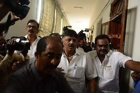 Karnataka Minister DK Shivakumar and Congress MLA Ramalinga Reddy arrived at Vidhana Soudha in Bengaluru. (Photo | Shriram BN, EPS)