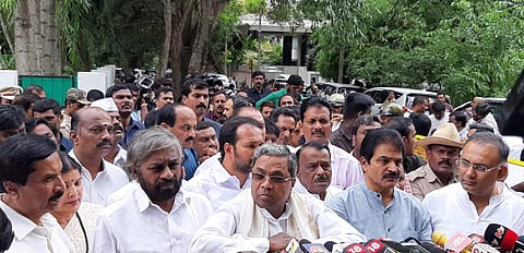 Siddaramaiah along with the party's Karnataka in-charge Venugopal at Deputy CM G Parameswara's house at Sadashiv Nagar in Bengaluru. | (Nagaraja Gadekal | EPS)