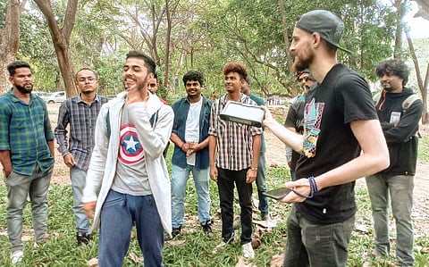 Teenagers and young adults quickly updated their Instagram stories with live feeds of the jamming session