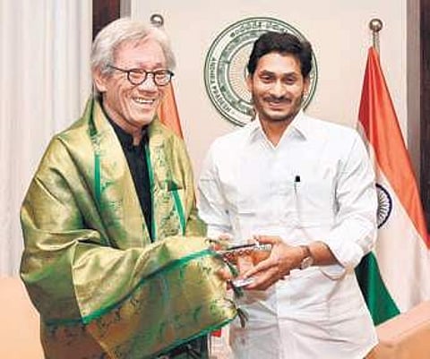 CM Jagan with Singapore High Commissioner Lim Thuan Kuan in Vijayawada on Friday (Photo| EPS)