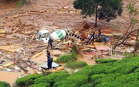 Army and NDRF personnel engaged in rescue operation at Puthumala landslide area near Meppadi in Wayanad. | (TP Sooraj | EPS)