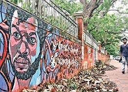 Walls aligning Manavaeeyam Veedhi, the cultural corridor of the capital city. The street will soon have smart roads (Photo | EPS, B P Deepu)