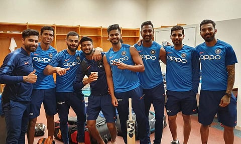 In the picture, Ravindra Jadeja, Navdeep Saini, Khaleel Ahmed, Shreyas Iyer, Krunal Pandya, Bhuvneshwar Kumar and K.L. Rahul can be seen posing alongside Kohli. (Photo | Twitter)