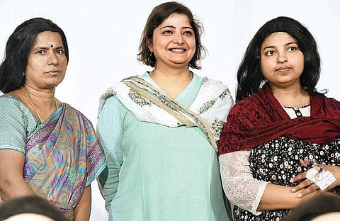 Vasundhara Das with cancer patients