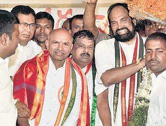 Nalgonda MP N Uttam Kumar Reddy at a party meeting in Devarkonda on Wedneday | Express