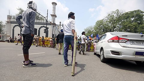 Bhim Sena activists block Connaught place outer circle over demolition of Ravidas temple in New Delhi on Wednesday. (Photo | Shekhar Yadav, EPS)