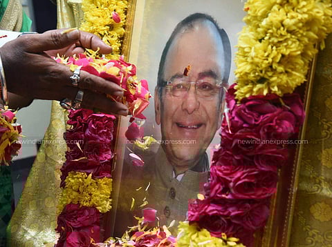 BJP supporters pay tributes to Arun Jaitley who passed away on August 24. (Photo | Ashwin Prasath | EPS)